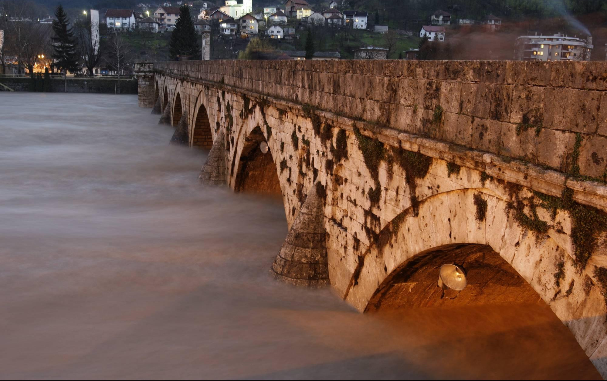 HITNO, PROGLAŠENO STANJE ELEMENTARNE NEPOGODE, ŠTETA JE OGROMNA NA SVIM PUTNIM PRAVCIMA! Jaka kiša izazvala klizišta širom opštine...